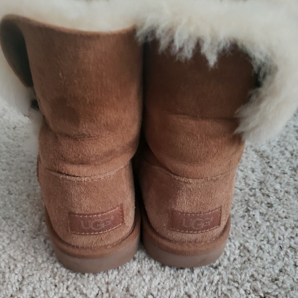 Ugg - Picture 3 of 3